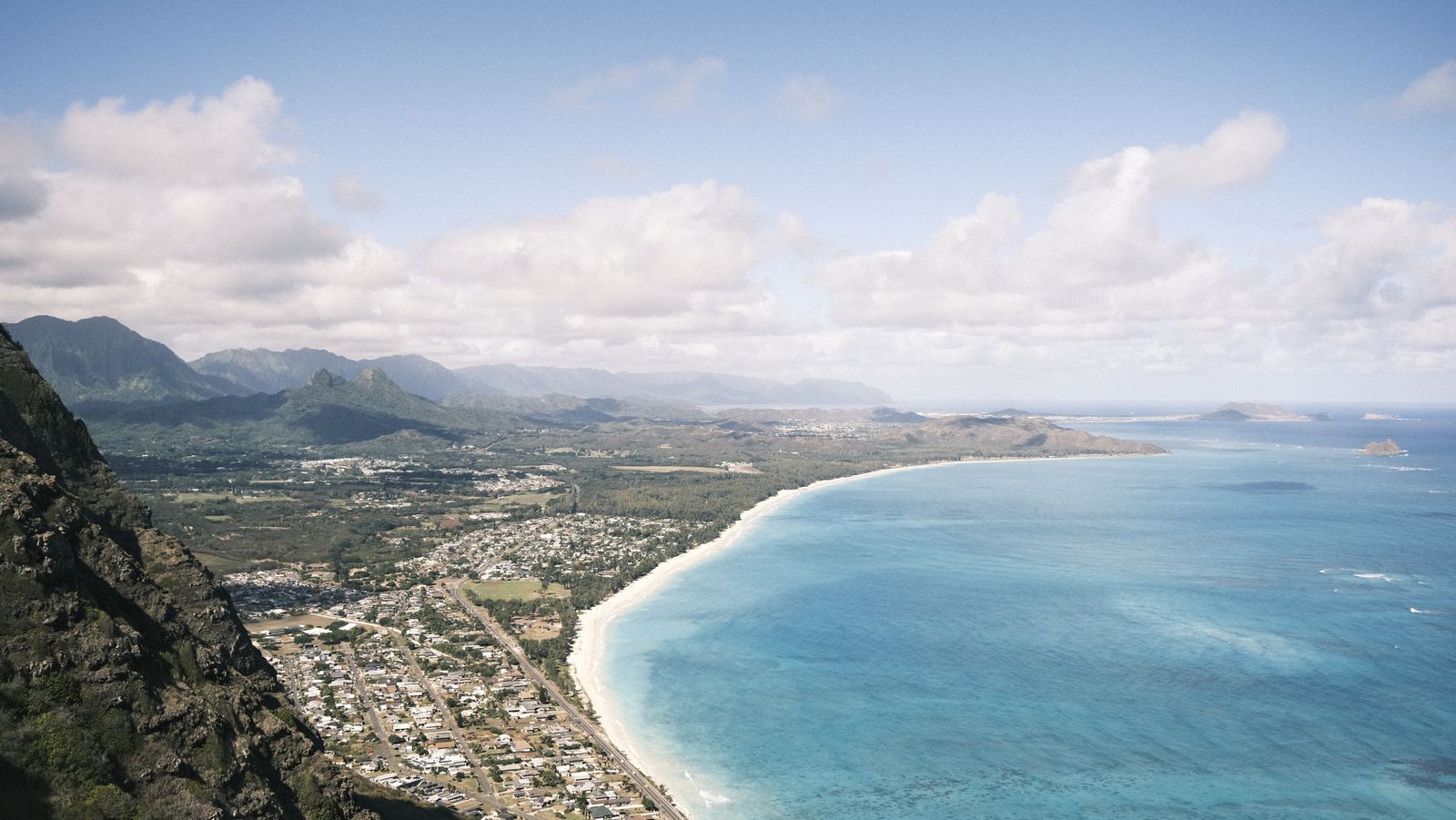 The southeastern Oahu coastline and Rabbit Island seen from near the Makapu'u Lighthouse Trail — one of the best budget-friendly attractions in Oahu.