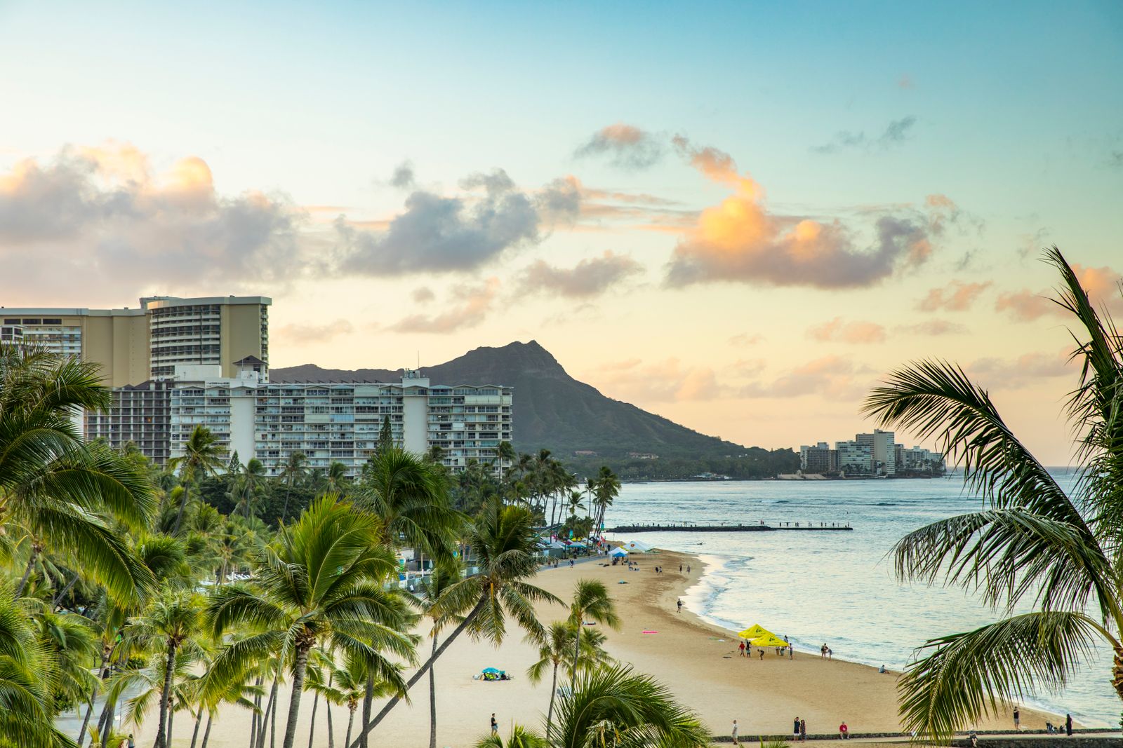 Waikiki Beach and Diamond Head at sunrise, Honolulu, Oahu.
